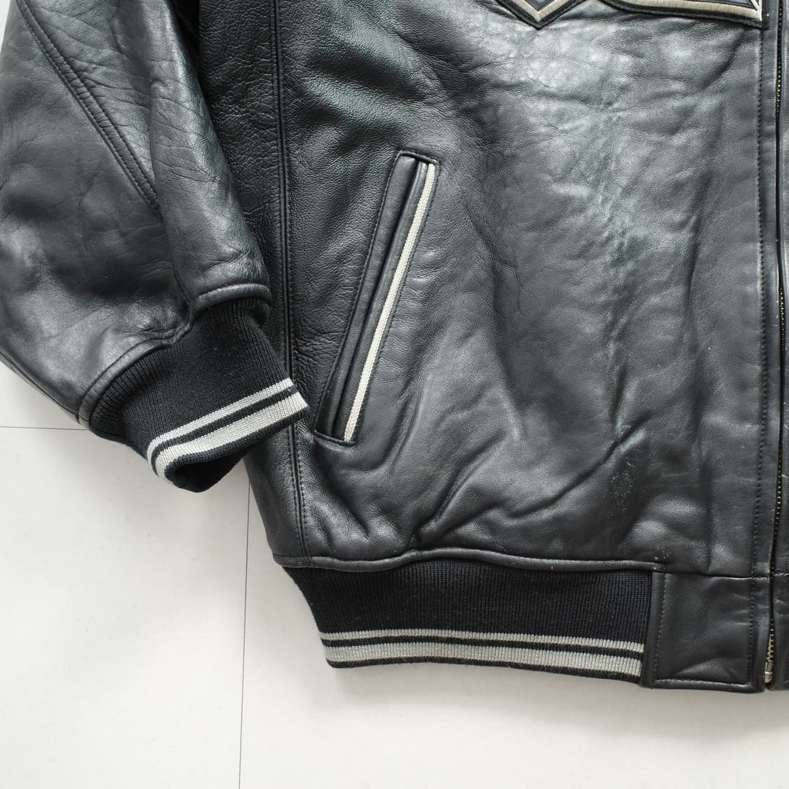 00s 아비렉스 AVIREX USA 스컬 윙 로고 레더 바시티 자켓 상품이미지4