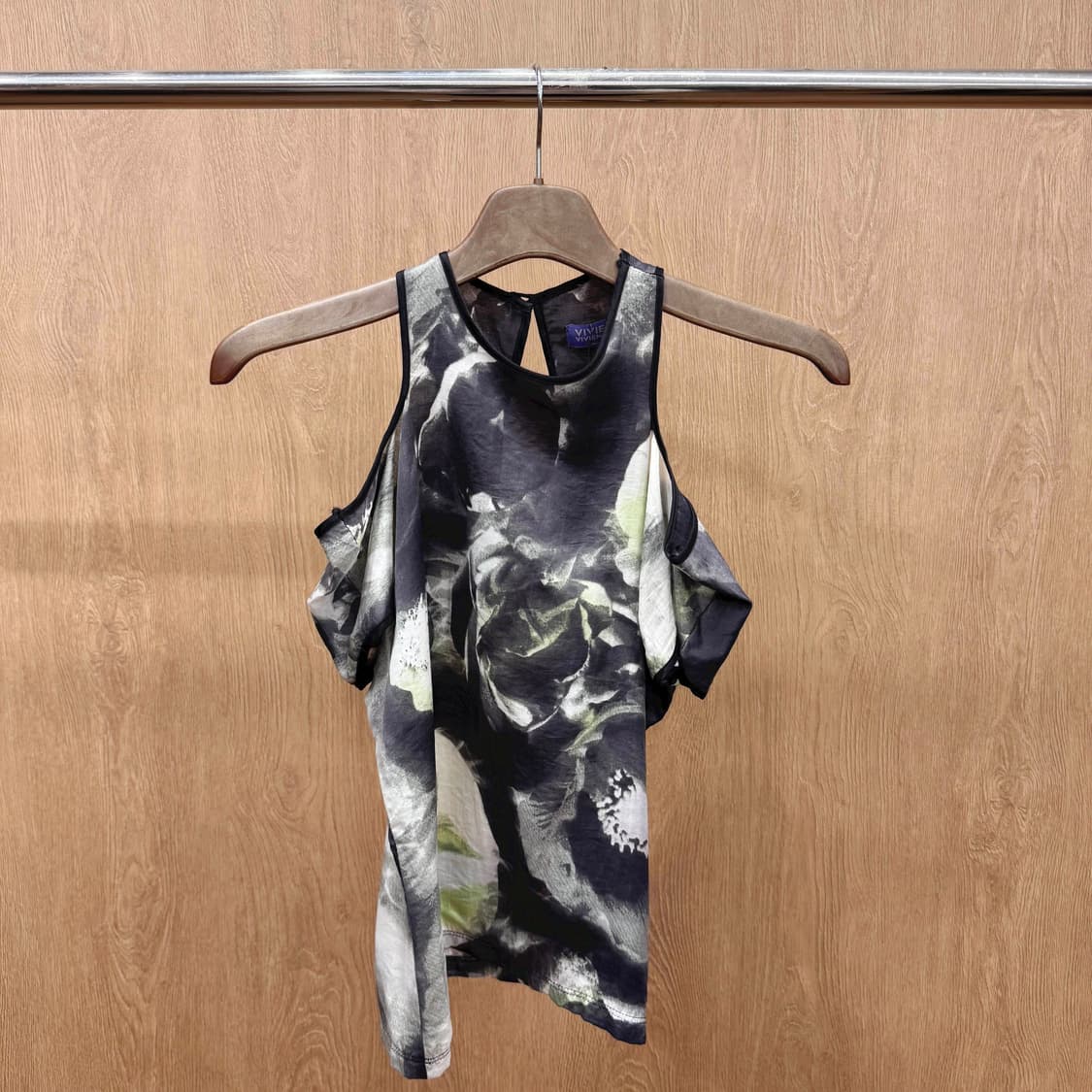 비비안탐 플라워 프린팅 반팔 티셔츠 컷아웃 시스루 디테일 슬림핏 상품이미지6