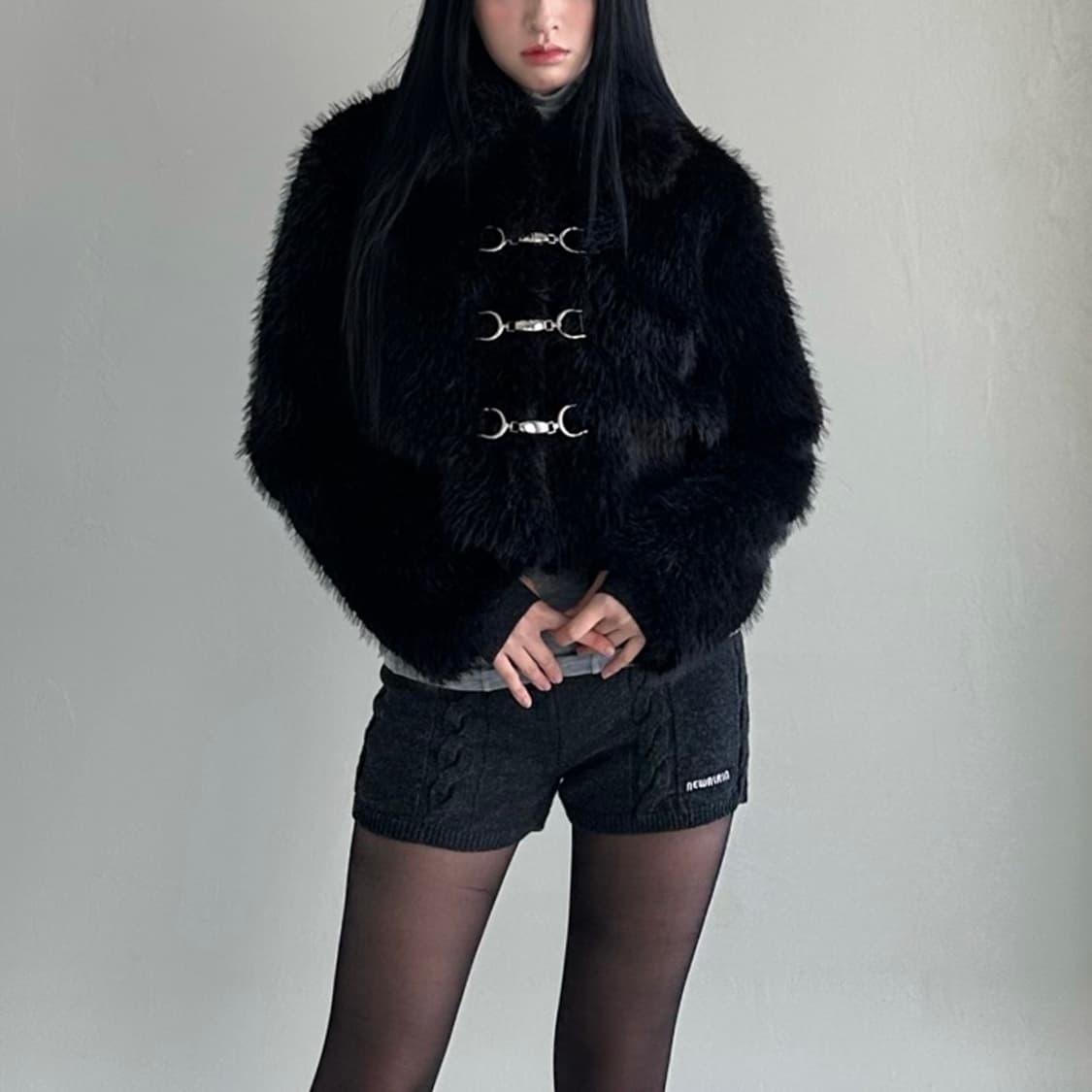 뉴얼린 래빗 후크 크롭 퍼 재킷 상품이미지3