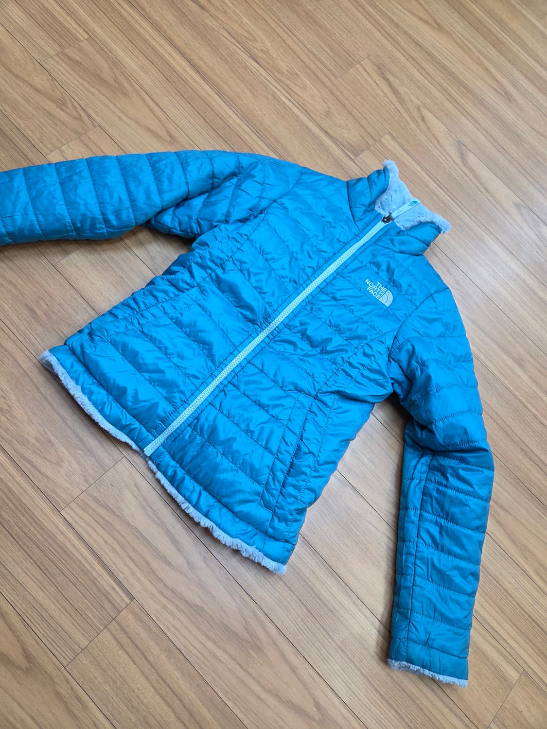 노스페이스 여아용 리버시블 플리스 자켓 S사이즈입니다. 부드러운 플리스  상품이미지3