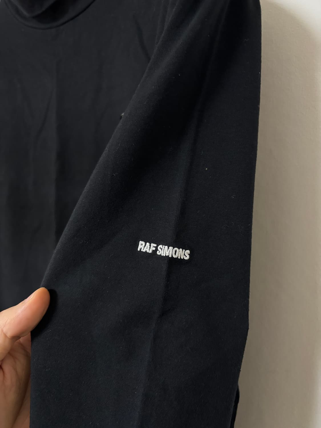 [M] 라프시몬스 x 프레드페리 핀배지 하이넥 슬리브 상품이미지5