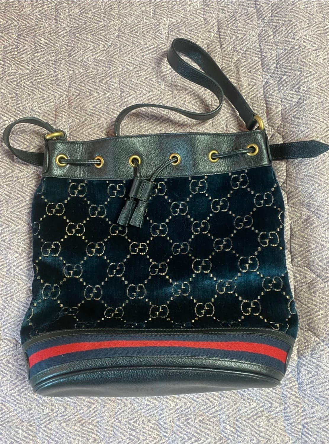 구찌 GG 벨벳 버킷백 네이비 상품이미지1