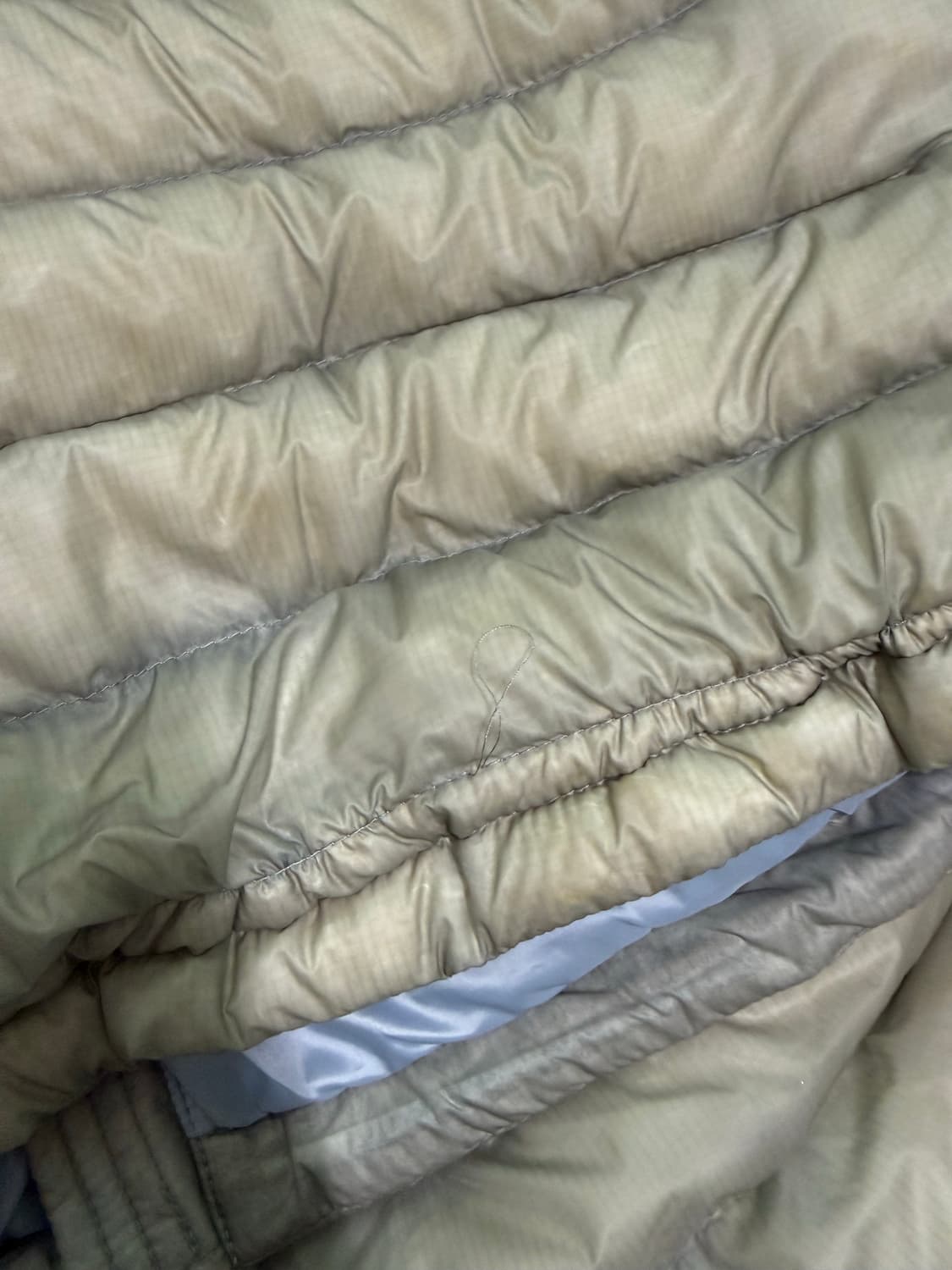 산산기어 25fw 서픽스 푸퍼 2사이즈 급처 상품이미지4