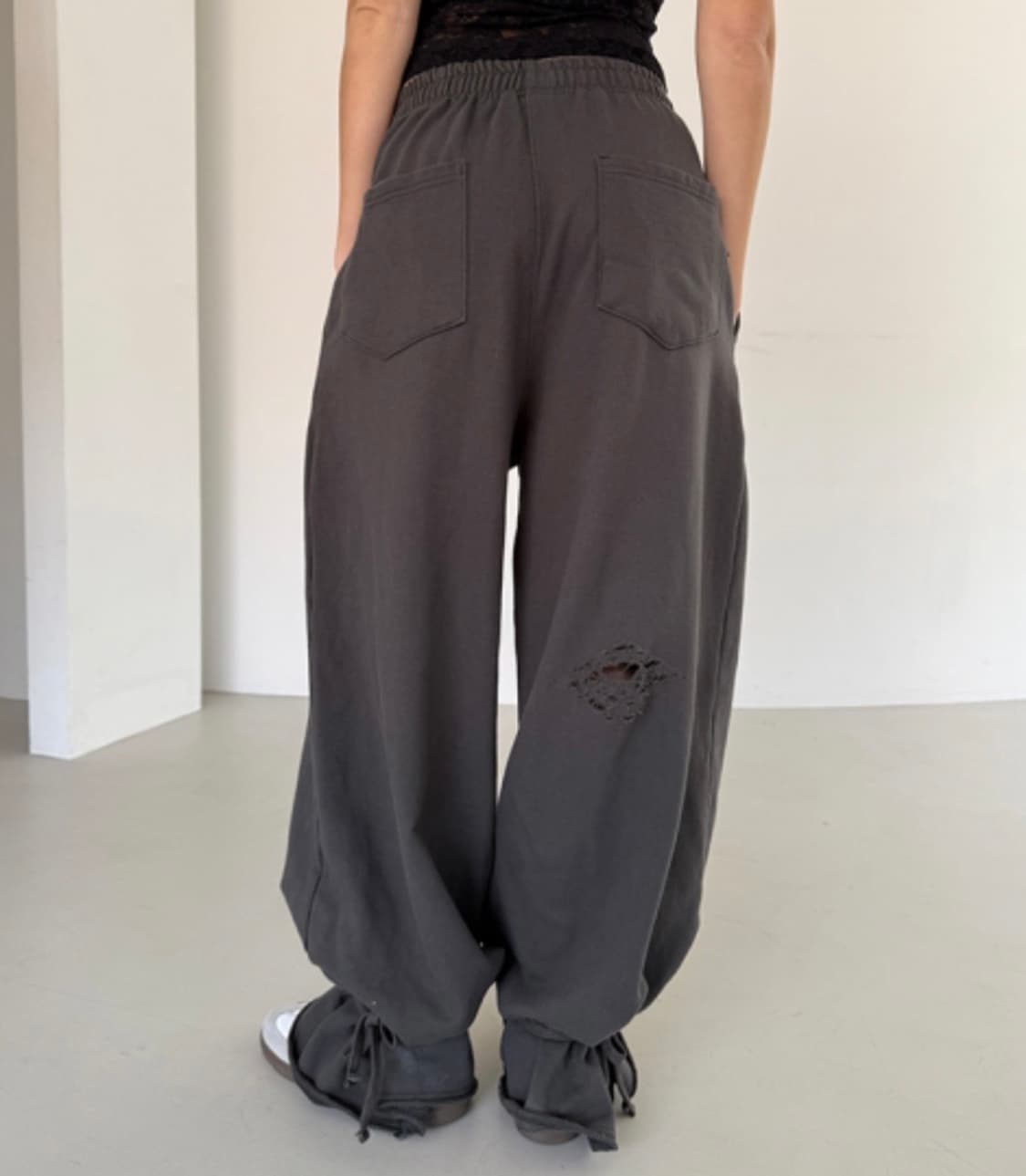 더미스테리어스호텔 패치 스트랩 데미지 팬츠 상품이미지2