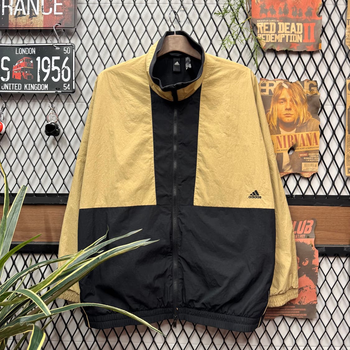 아디다스 워드 우븐 자켓 후면 프린팅 포인트 블랙 베이지 상품이미지1