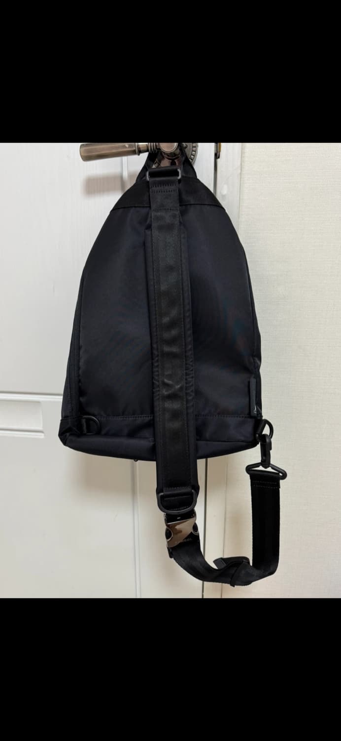 캉골 마그넷 슬링백 블랙 상품이미지2