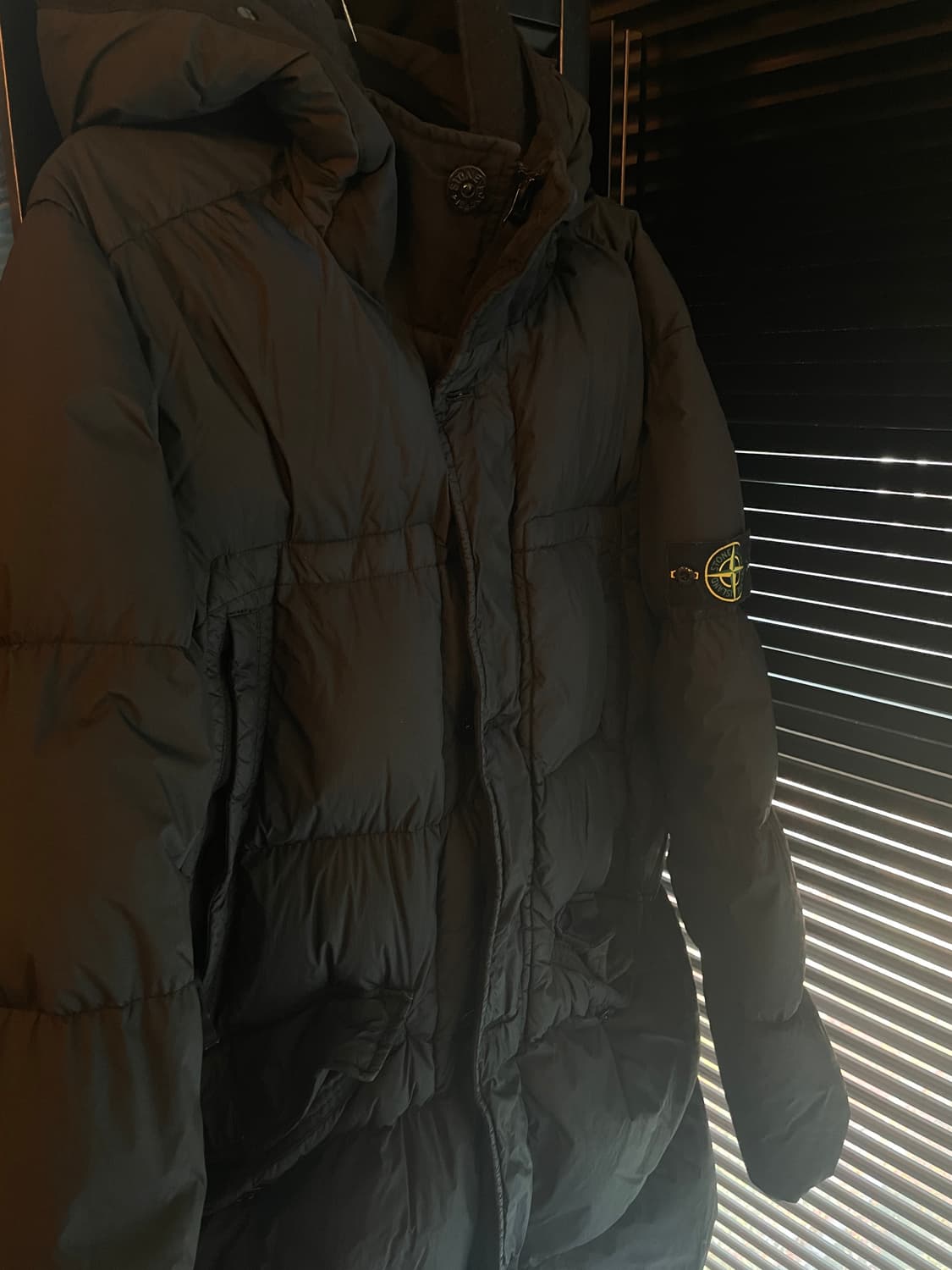 스톤아일랜드 가먼트다이드 크링클렙스 NY 다운 롱패딩 라지 상품이미지3