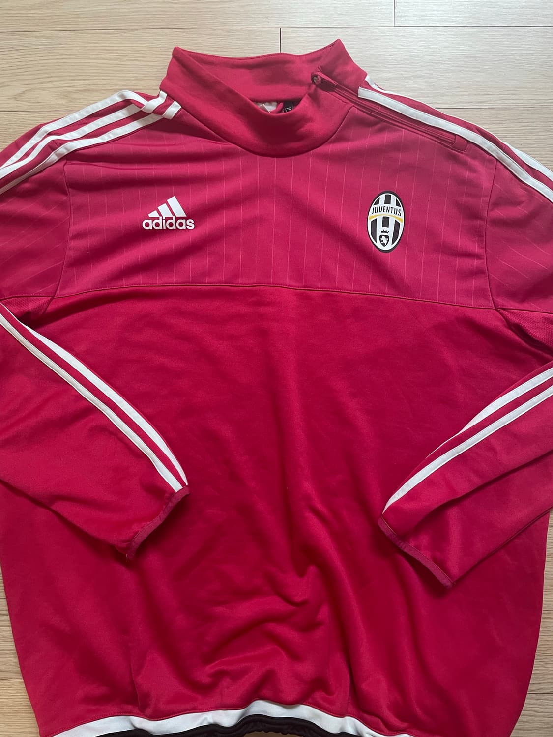 15/16 유벤투스 트레이닝 탑 팝니다 상품이미지1