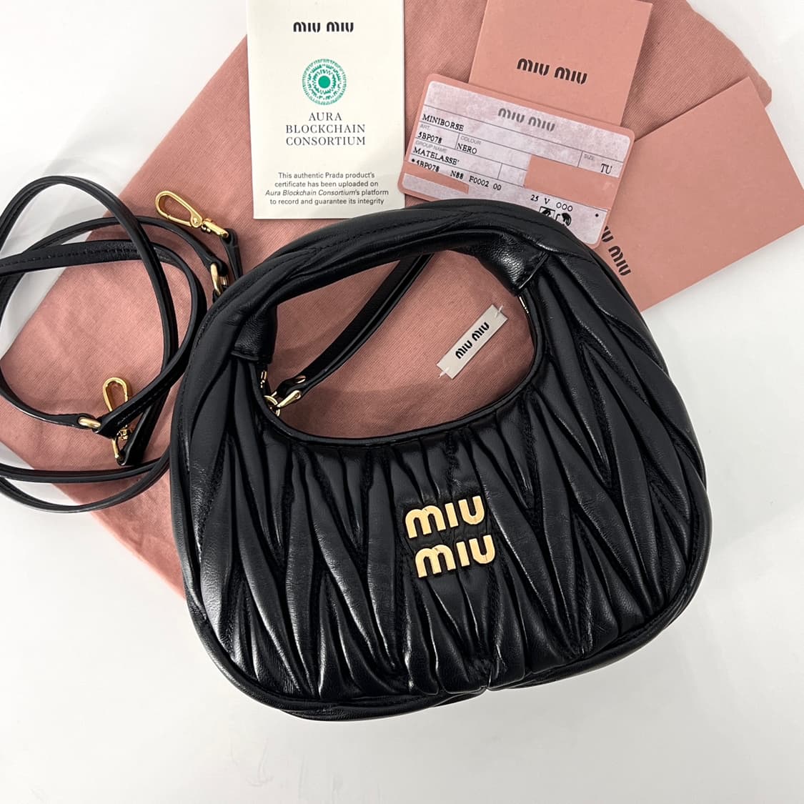 미우미우 완더 마테라쎄 여성 호보백 블랙 (5BP078) 상품이미지3