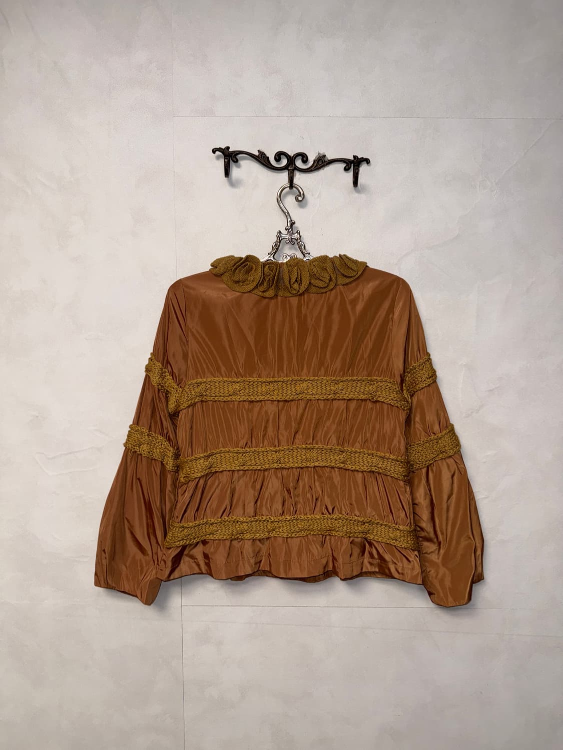 Brown ruffle flower woven satin jacket  상품이미지3