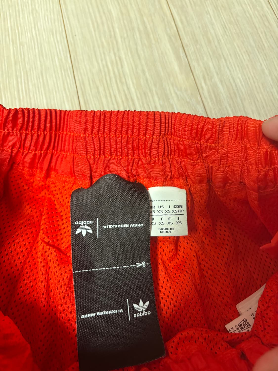 아디다스x 알렉산더왕 쭈글이 팬츠 판매합니다. 상품이미지3