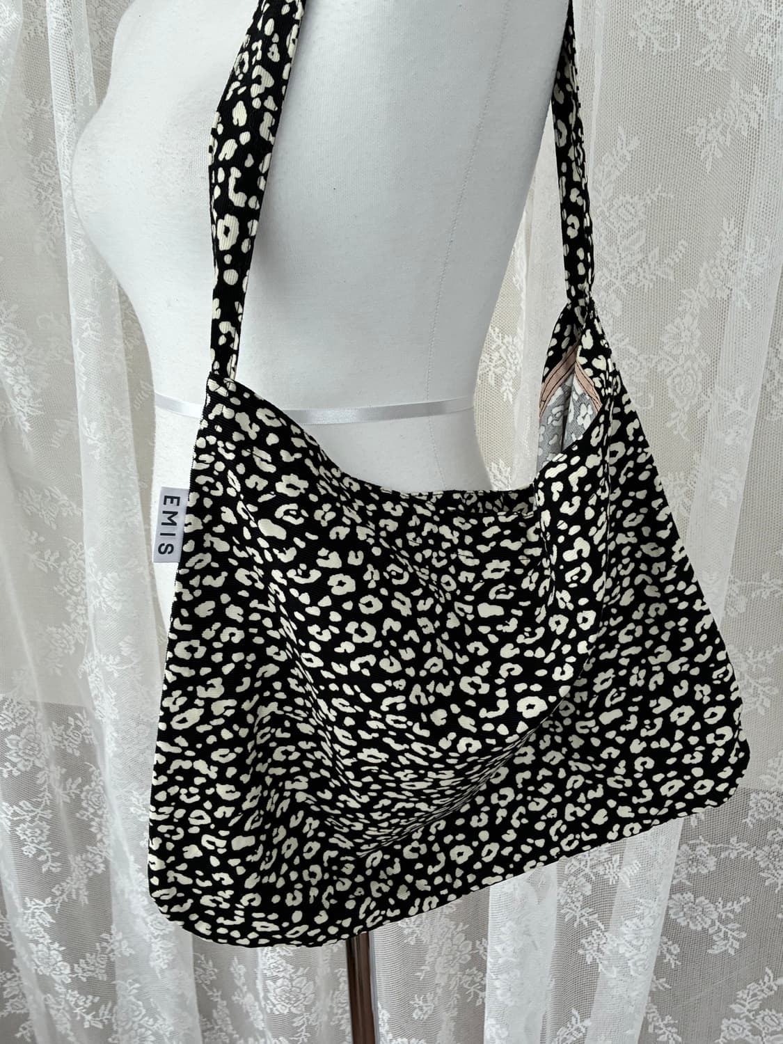 이미스 EMIS 레오파드 코듀로이 에코백 블랙 상품이미지2