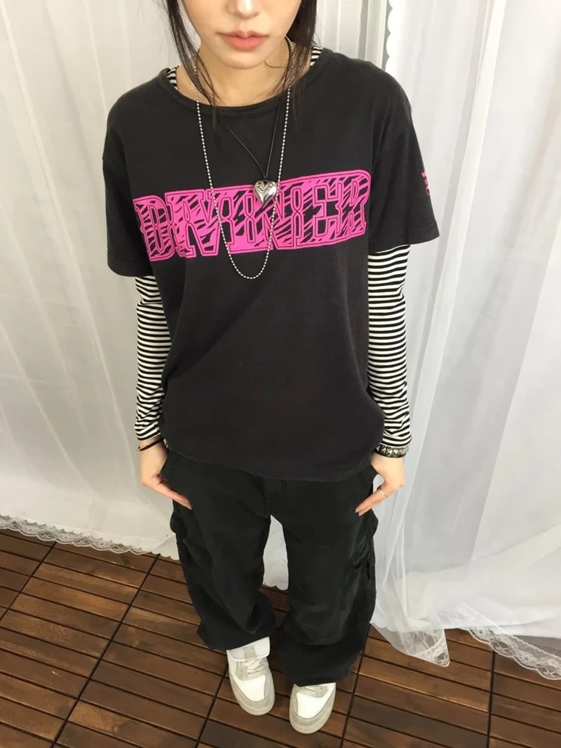 DIVINER Pink Gothic Logo Tee 상품이미지4