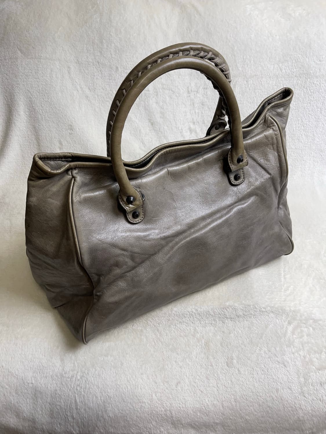 발렌시아가 클래식 시티백 선데이 || 모카 상품이미지3