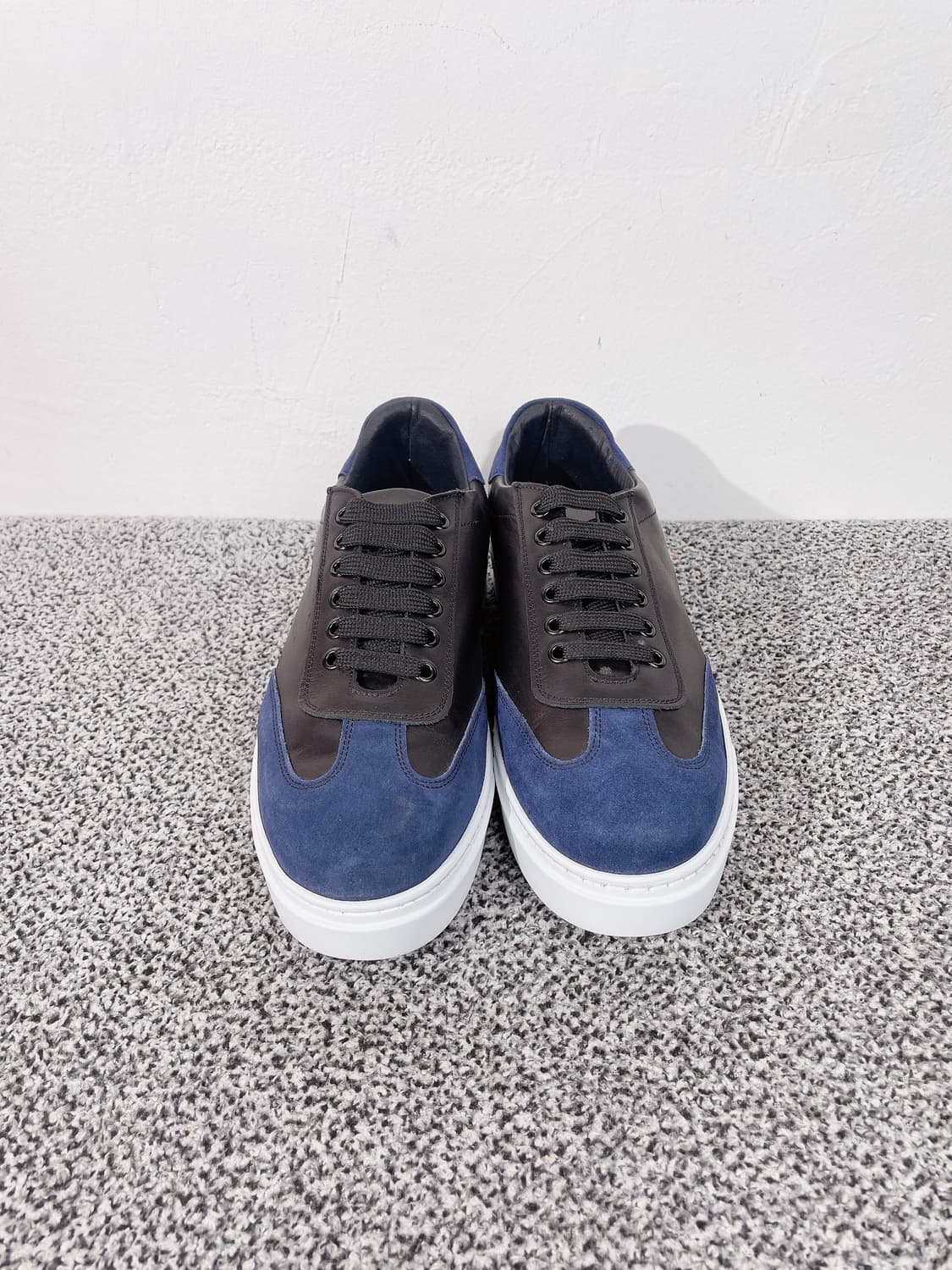 (정품/새상품) DKNY 남성 스웨이드 레더 스니커즈 상품이미지1