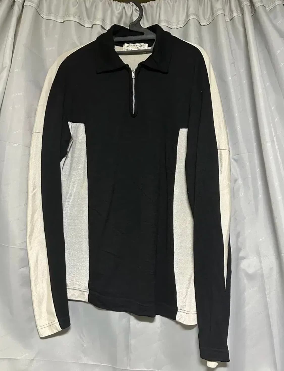 꼼데 셔츠라인 배색 반집업 상품이미지1