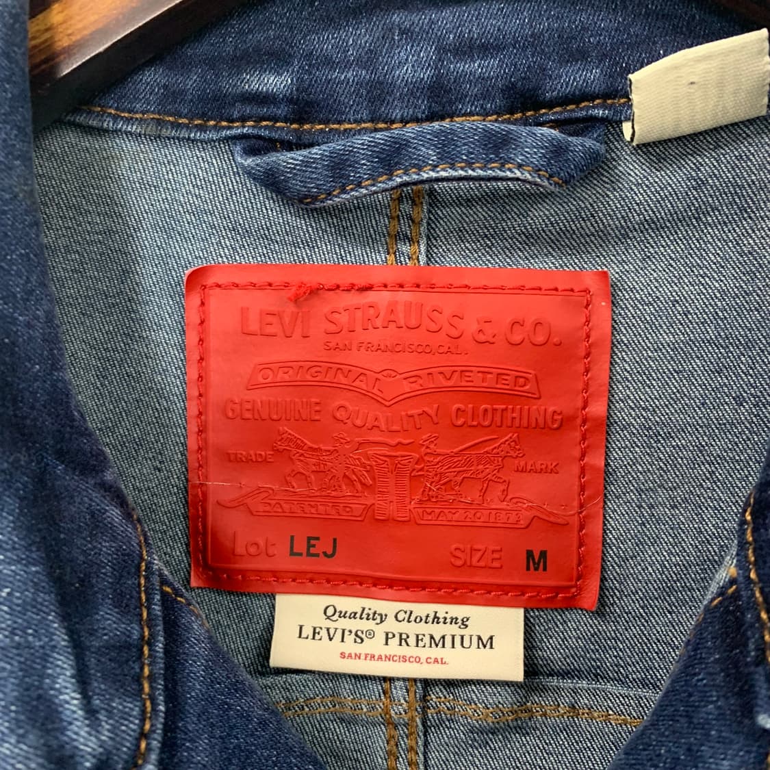 리바이스 우먼스 레드탭 워싱 크롭 데님 자켓 상품이미지7