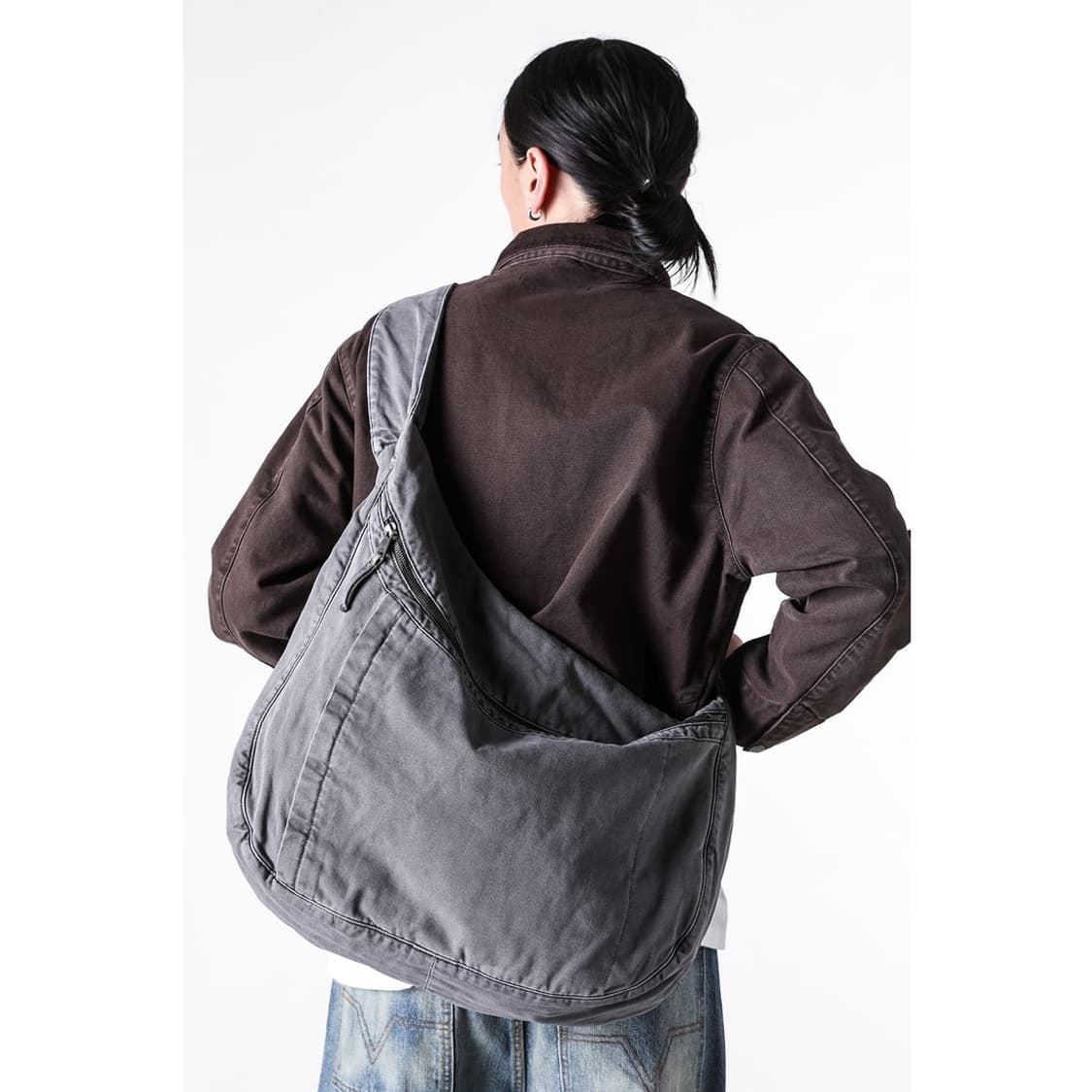 NO MAINTENANCE  SLING BAG (CHARCOAL) 상품이미지5