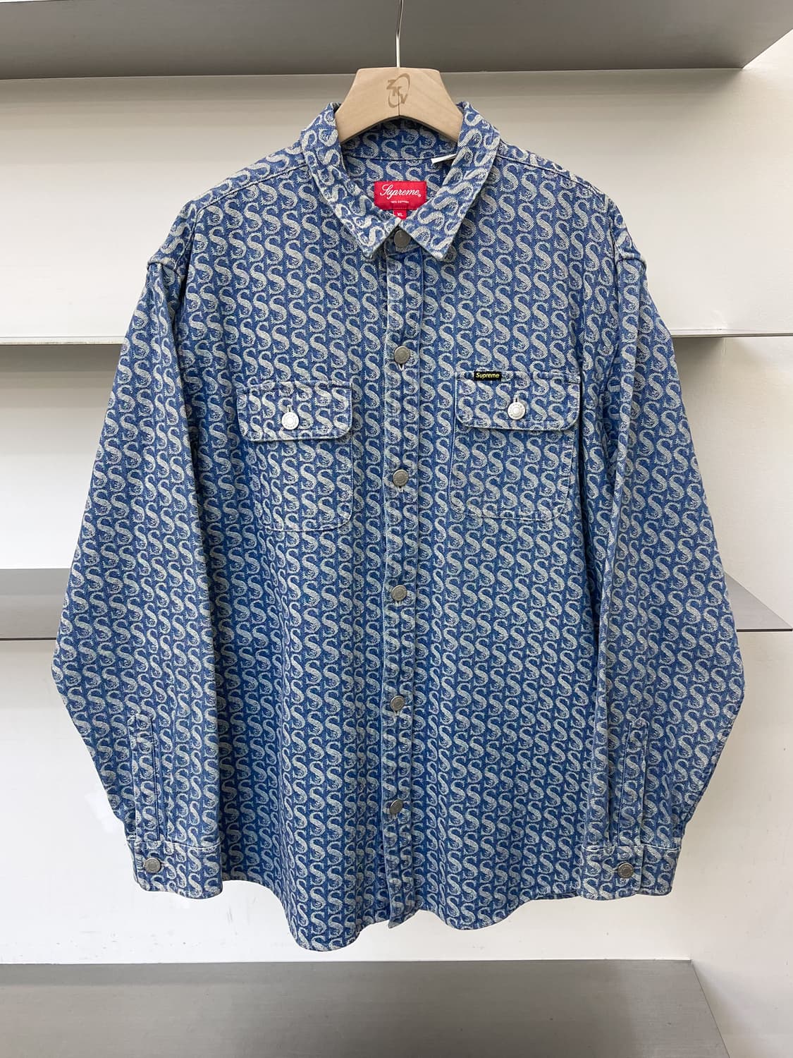  슈프림 21fw 모노그램 데님 셔츠 상품이미지1