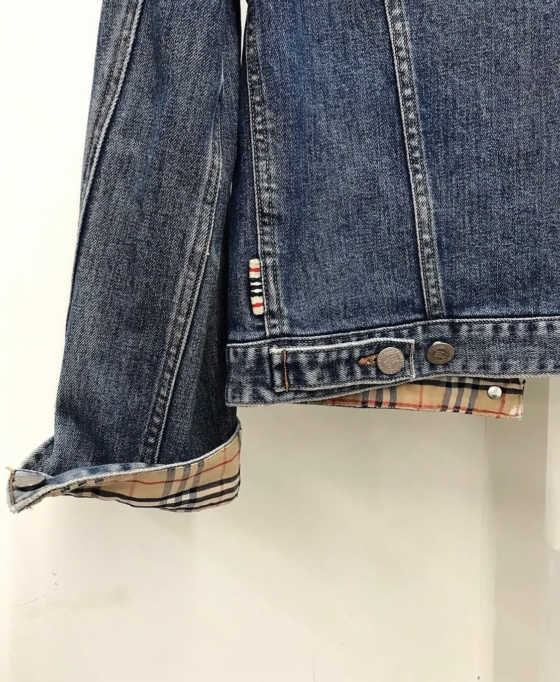 버버리 은장 크롭 스터드 데님 자켓 상품이미지4