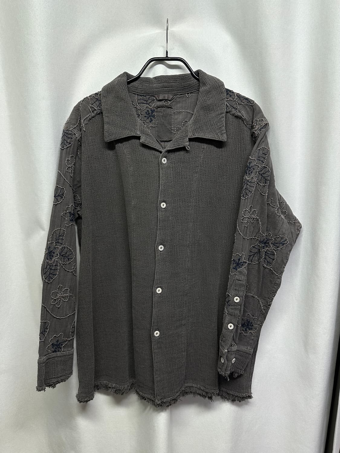 나아나나 다잉 플라워 셔츠 상품이미지3