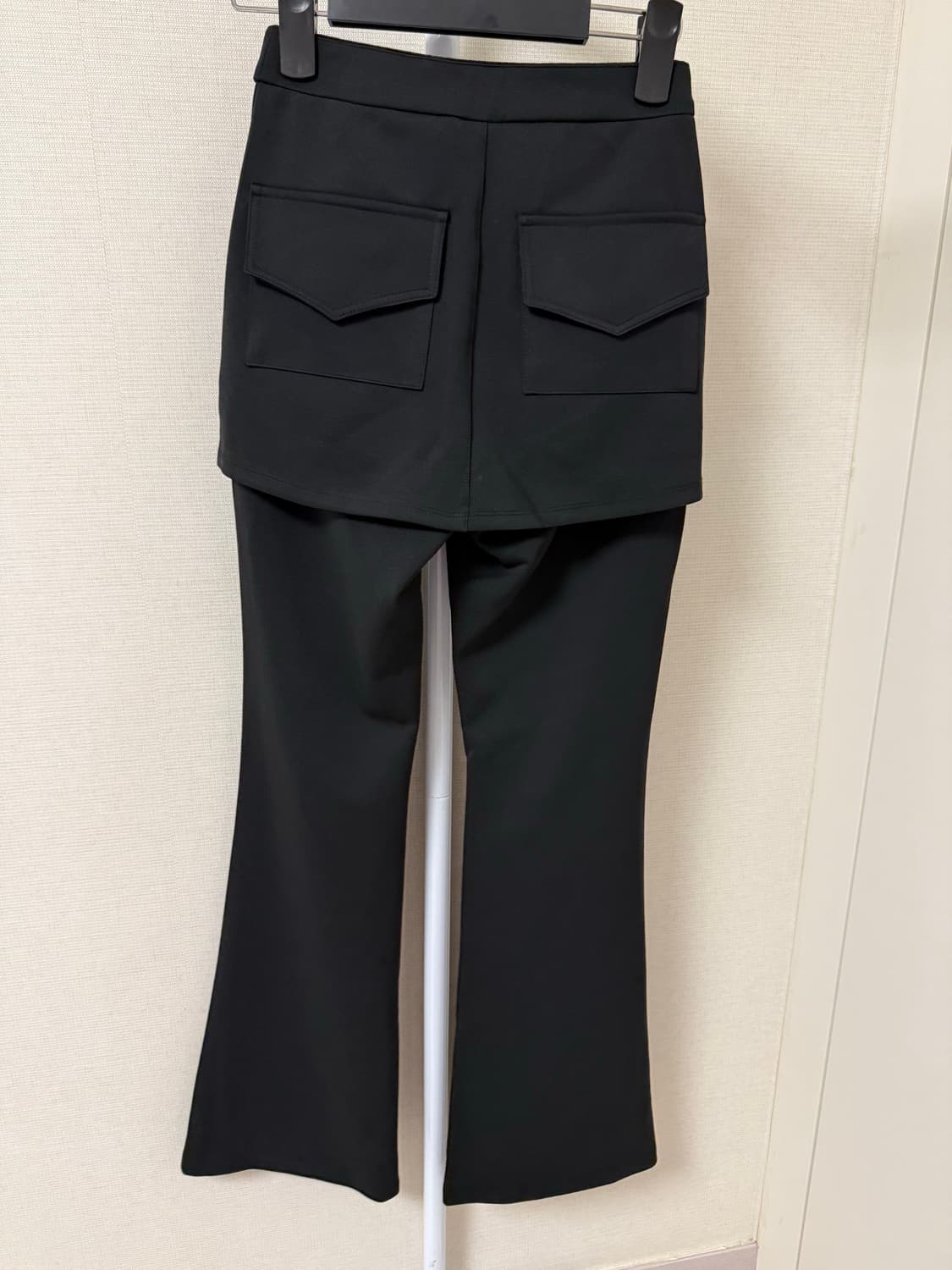 헬레네파리스 셔링 레이어드 스커트 부츠컷 팬츠 [블랙] 상품이미지3