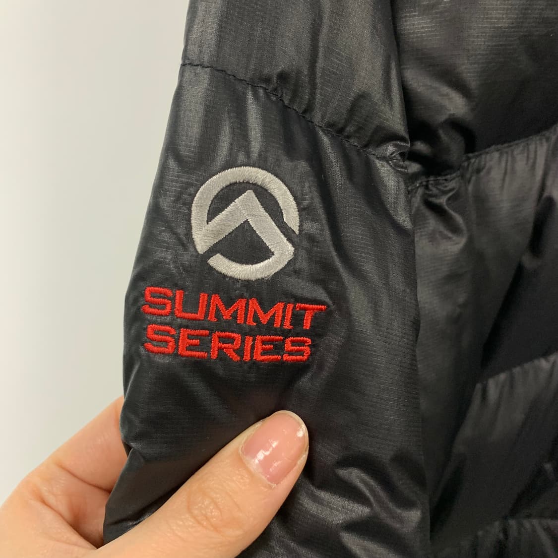 노스페이스 써밋시리즈 블랙 유광 패딩 상품이미지6