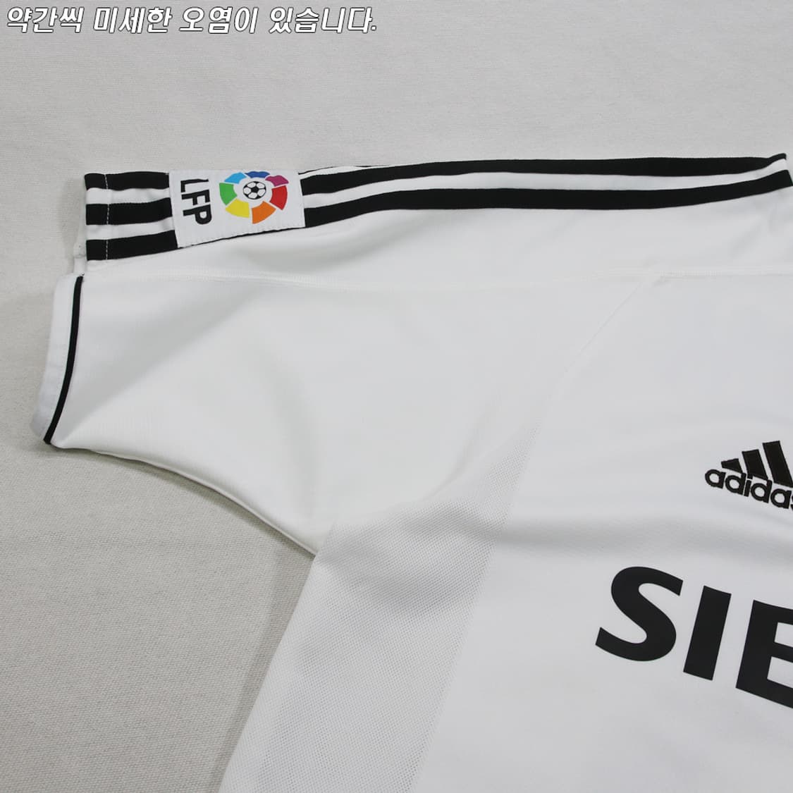 (착용컷) 아디다스 03~04 레알 마드리드 베컴 유니폼 상의 (M) 상품이미지6
