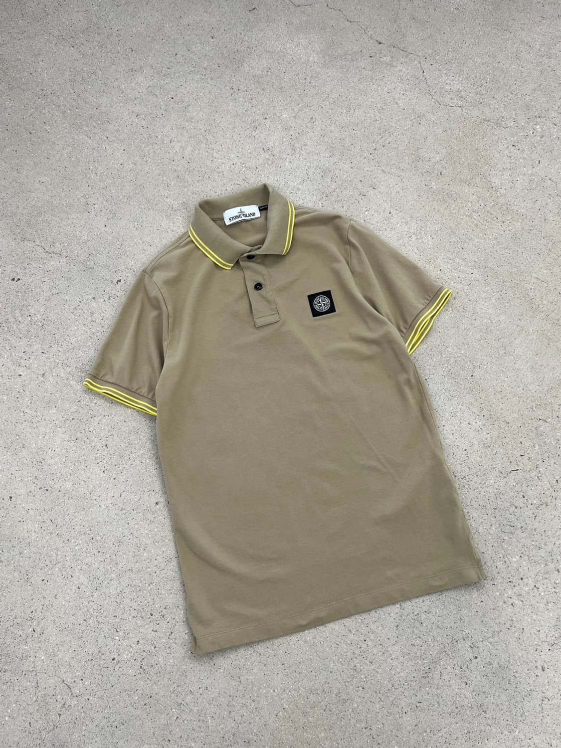 스톤아일랜드 로고 패치 배색 카라 티셔츠 상품이미지2