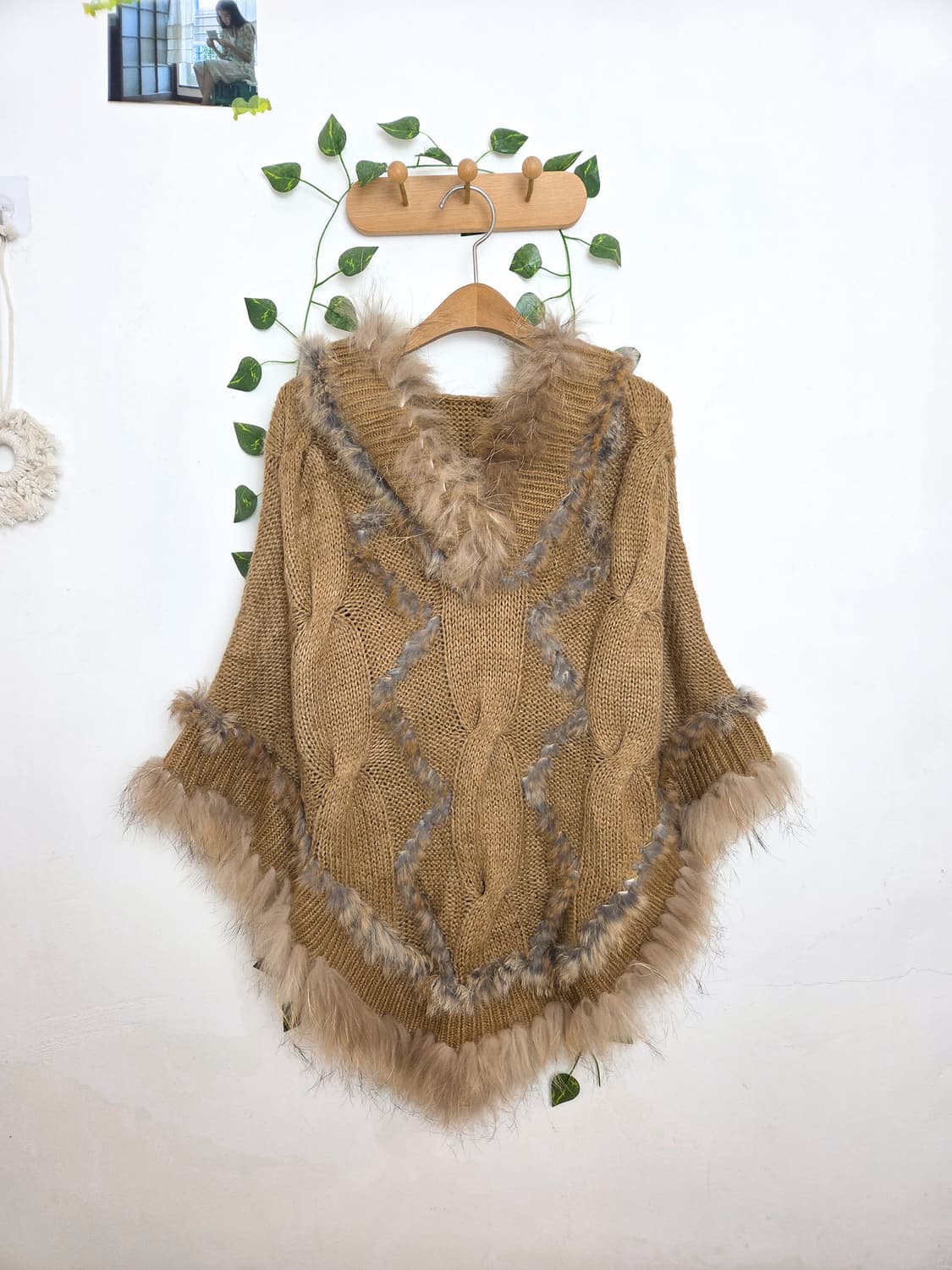 퍼 트리밍 케이프 니트 상품이미지1