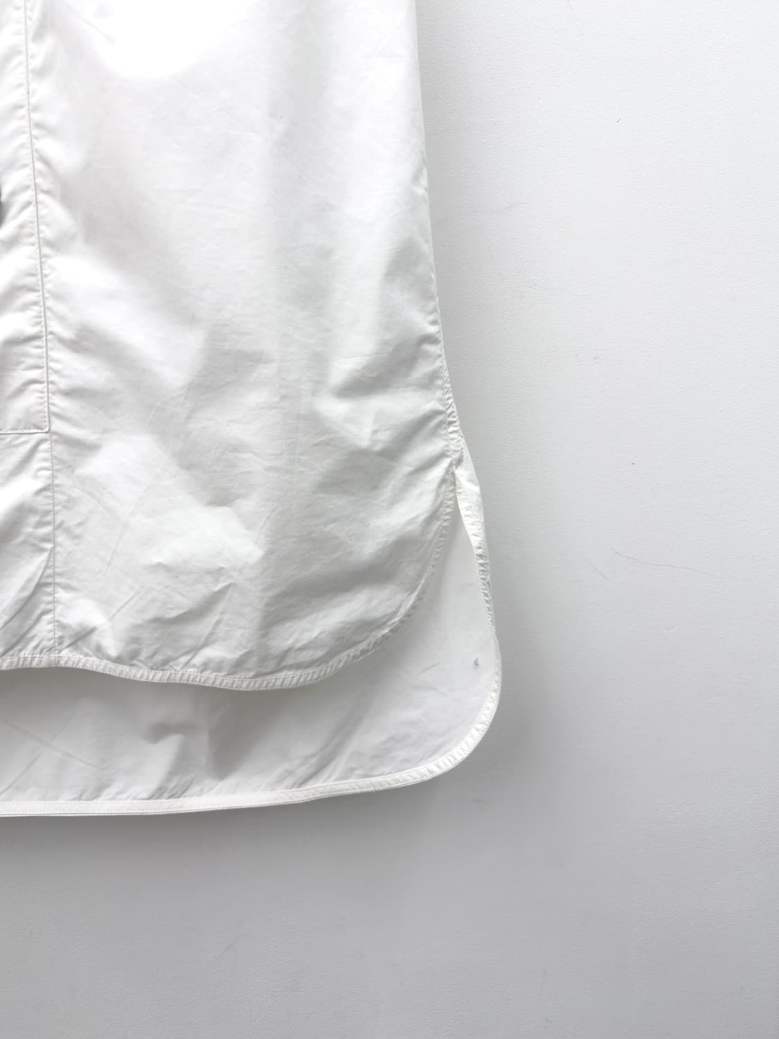 FLOWER DETAIL SLEEVELESS SHIRT 상품이미지4