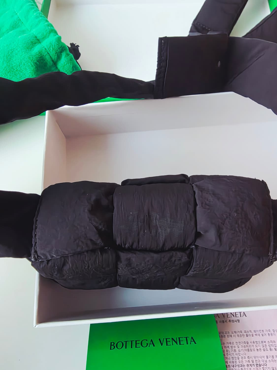 보테가베네타 패딩 미니 카세트백 상품이미지3