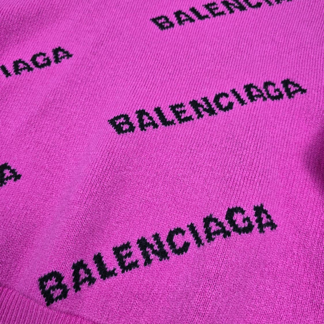 발렌시아가 여성 멀티로고 크롭 니트 상품이미지3