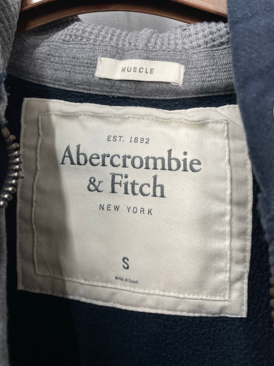 아베크롬비 옐로우 센터로고 네이비 후드집업 H1259 상품이미지5