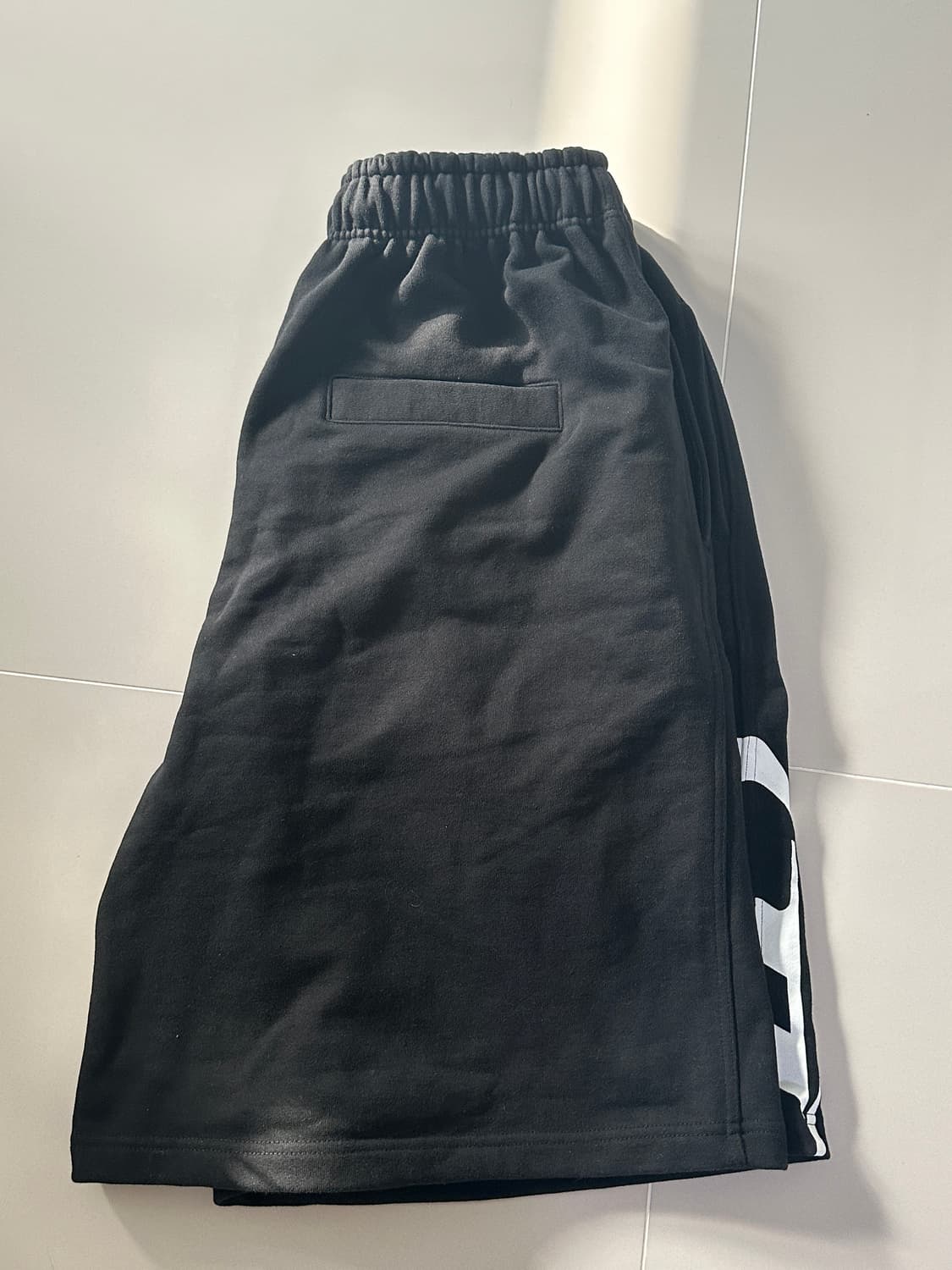 본투윈 SIDE B LOGO HALF PANTS [BLACK] 상품이미지2