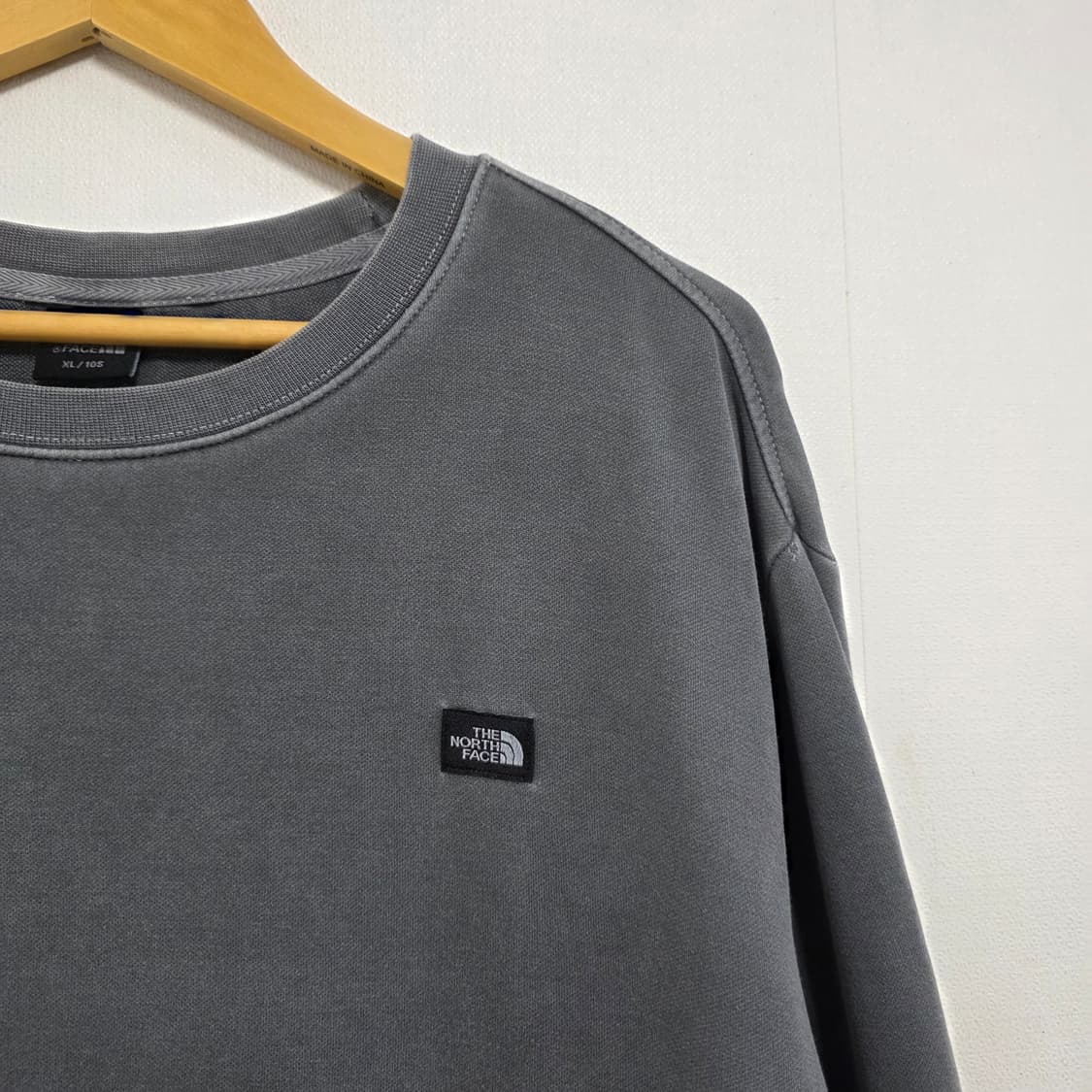 105 XL 노스페이스 피그먼트 다잉 오버핏 맨투맨 그레이 상품이미지3