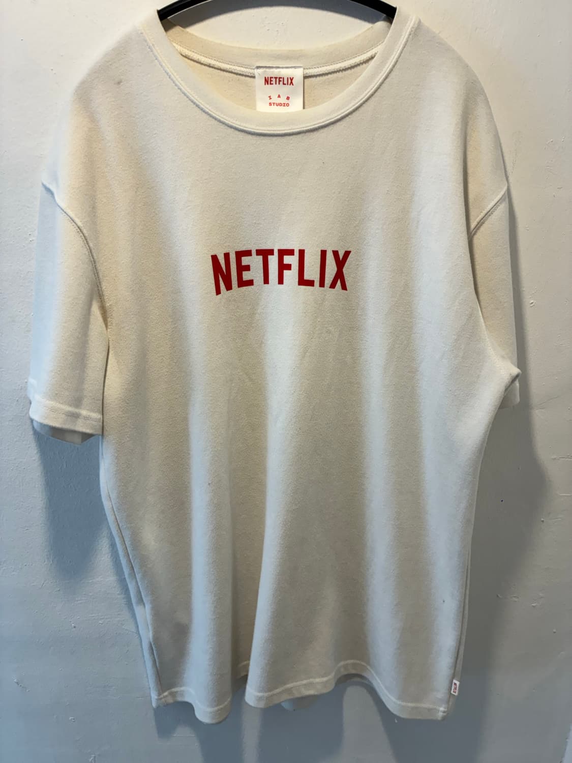 IAB X NETFLIX 콜라보 반팔T 상품이미지2