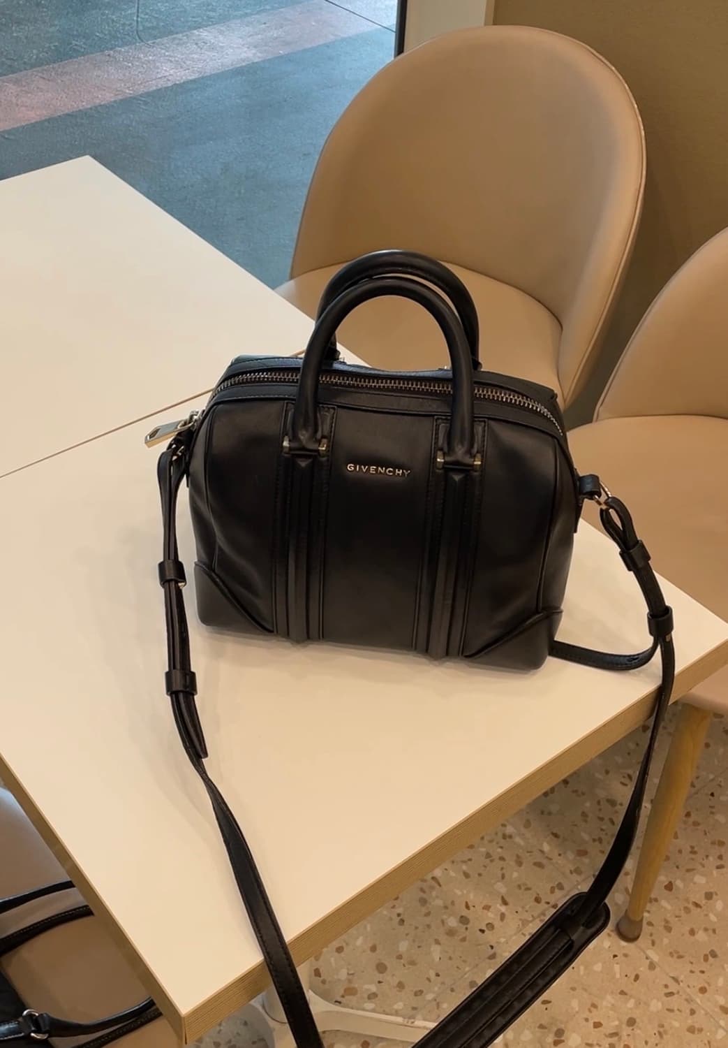 지방시 루크레치아 미니 보스턴 백 상품이미지1