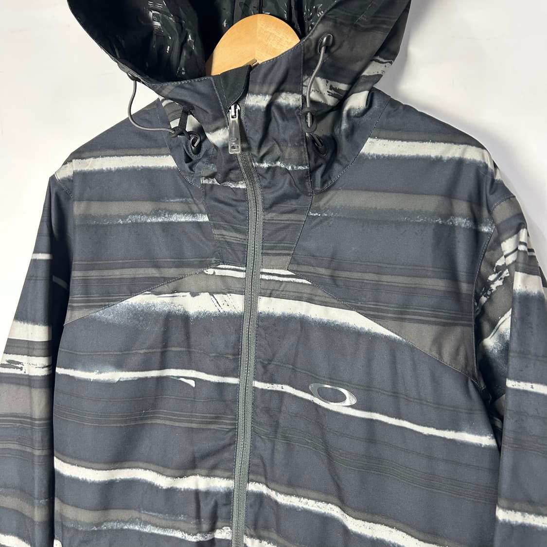 [OAKLEY] 오클리 스트라이프 패턴 후드 자켓 상품이미지2