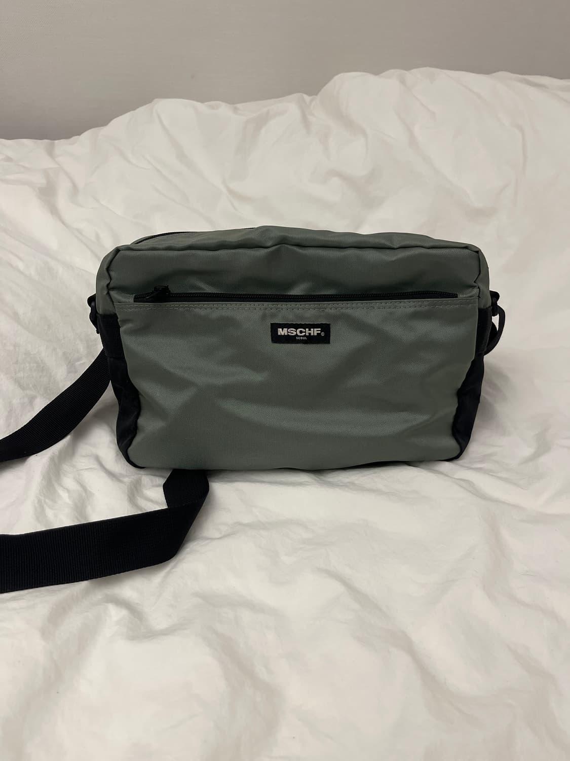 미스치프 나일론 크로스백 상품이미지2
