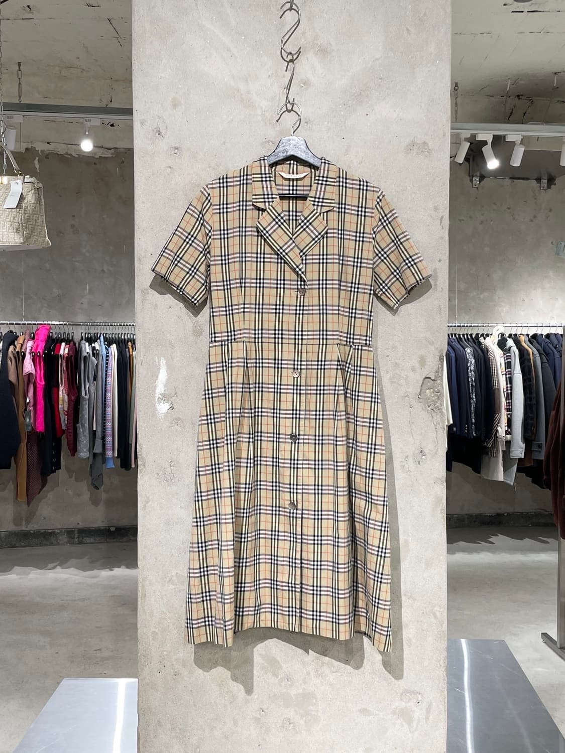 버버리 베이지 노바체크 버튼 핀턱 하프 롱 원피스 상품이미지1