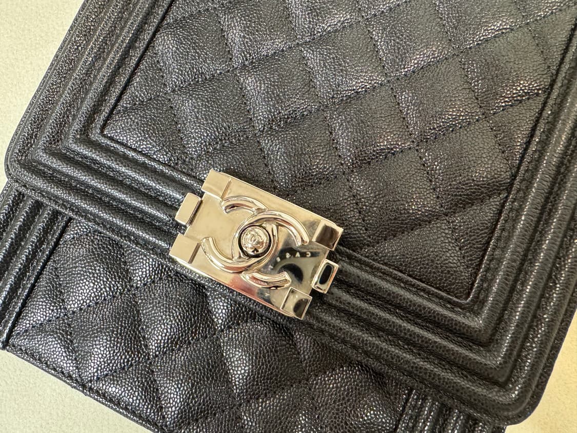 샤넬 보이 버티컬 플랩백 사첼백 캐비어 은장 29번대 상품이미지3