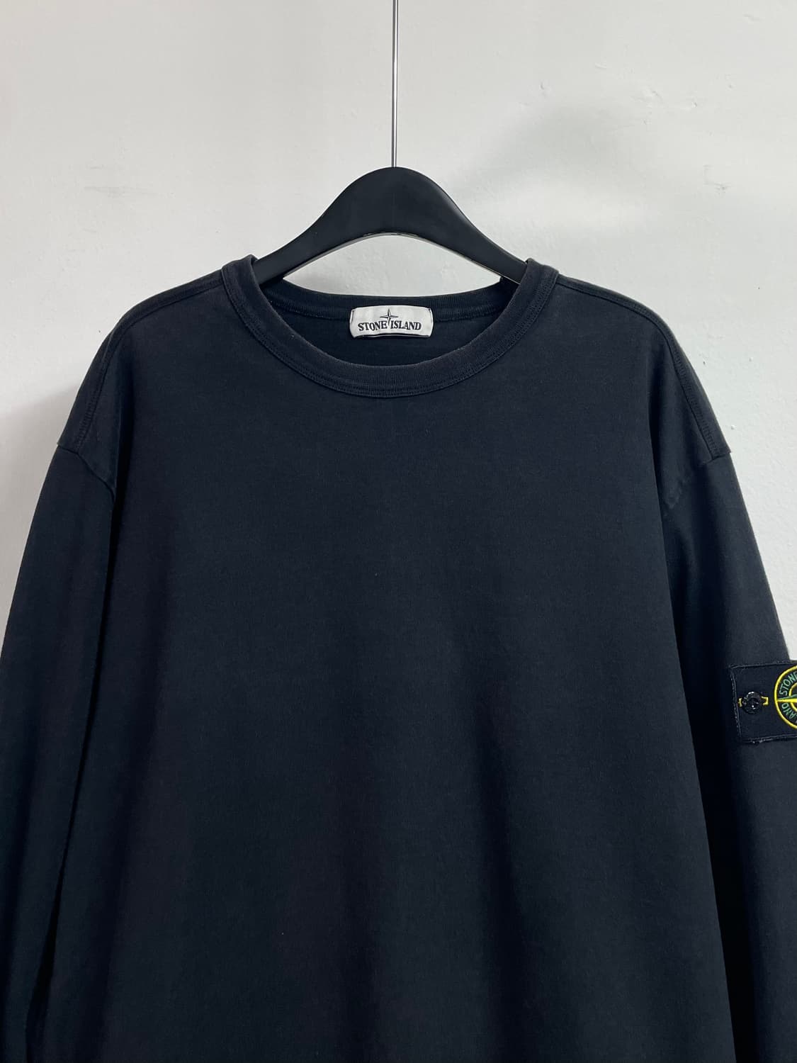 스톤아일랜드 와펜 라운드 맨투맨(on.600) 상품이미지2