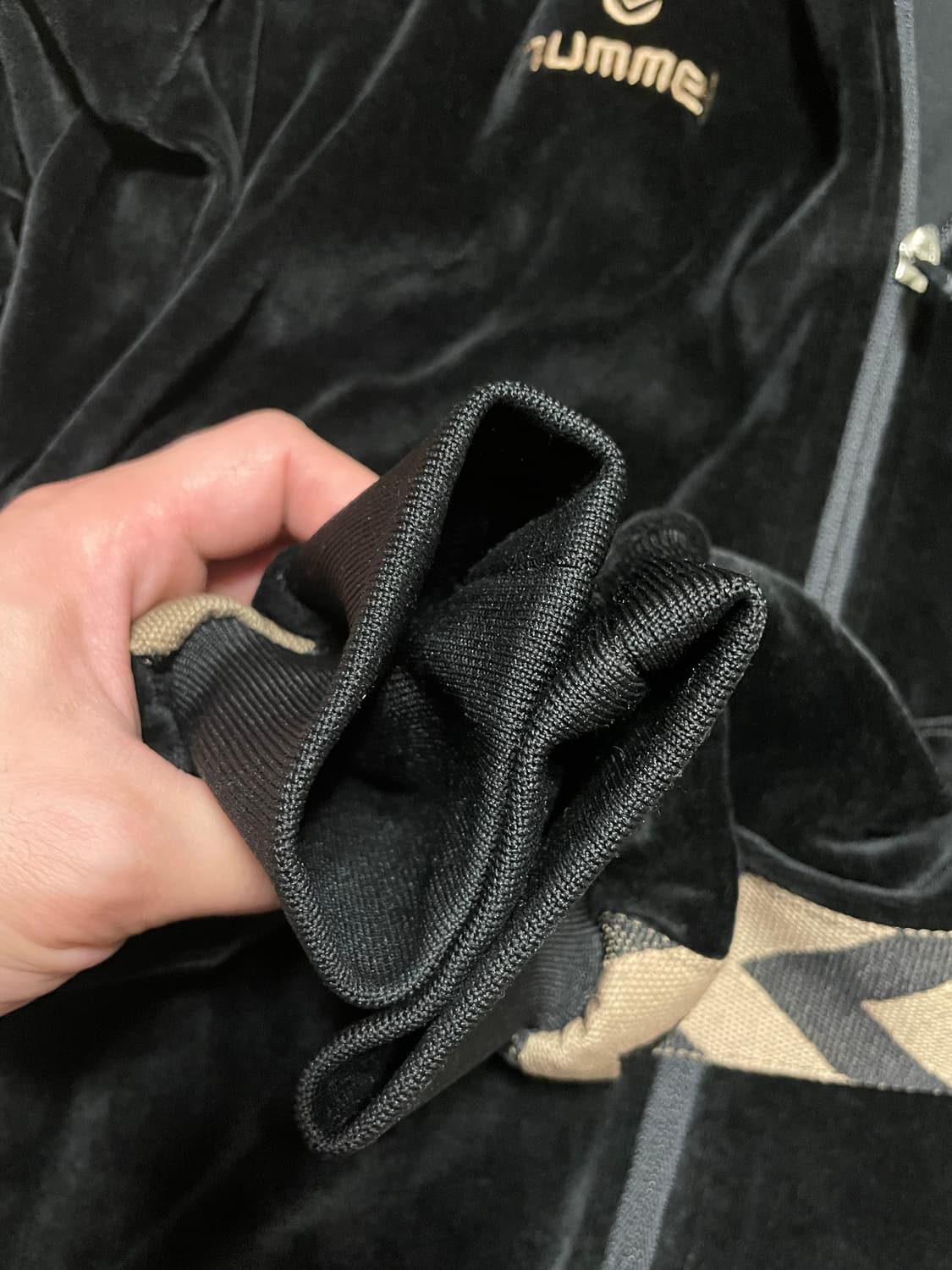 프리즘웍스 x 험멜 벨벳 트랙자켓 상품이미지4