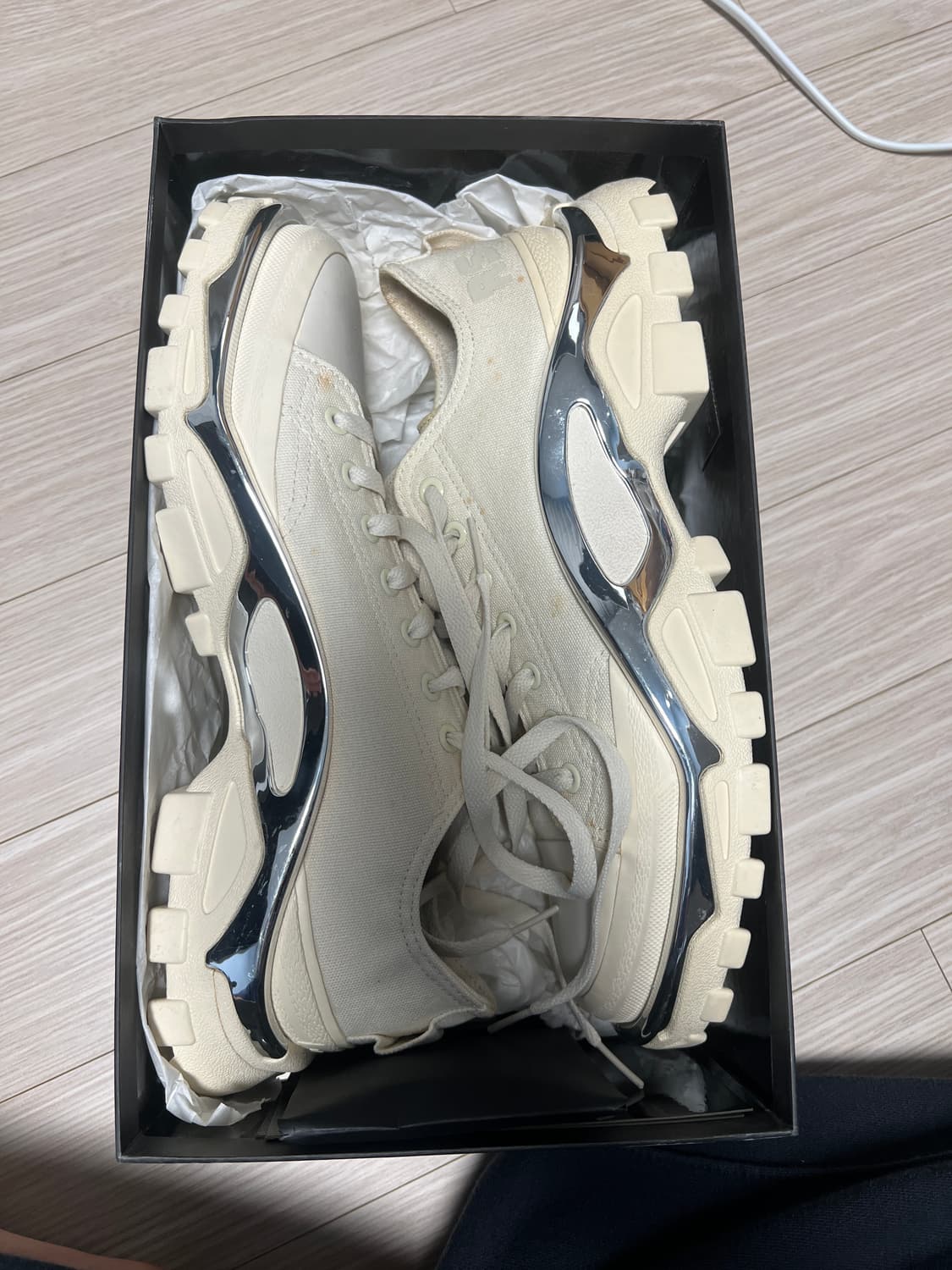 라프시몬스아디다스 뉴러너 상품이미지1