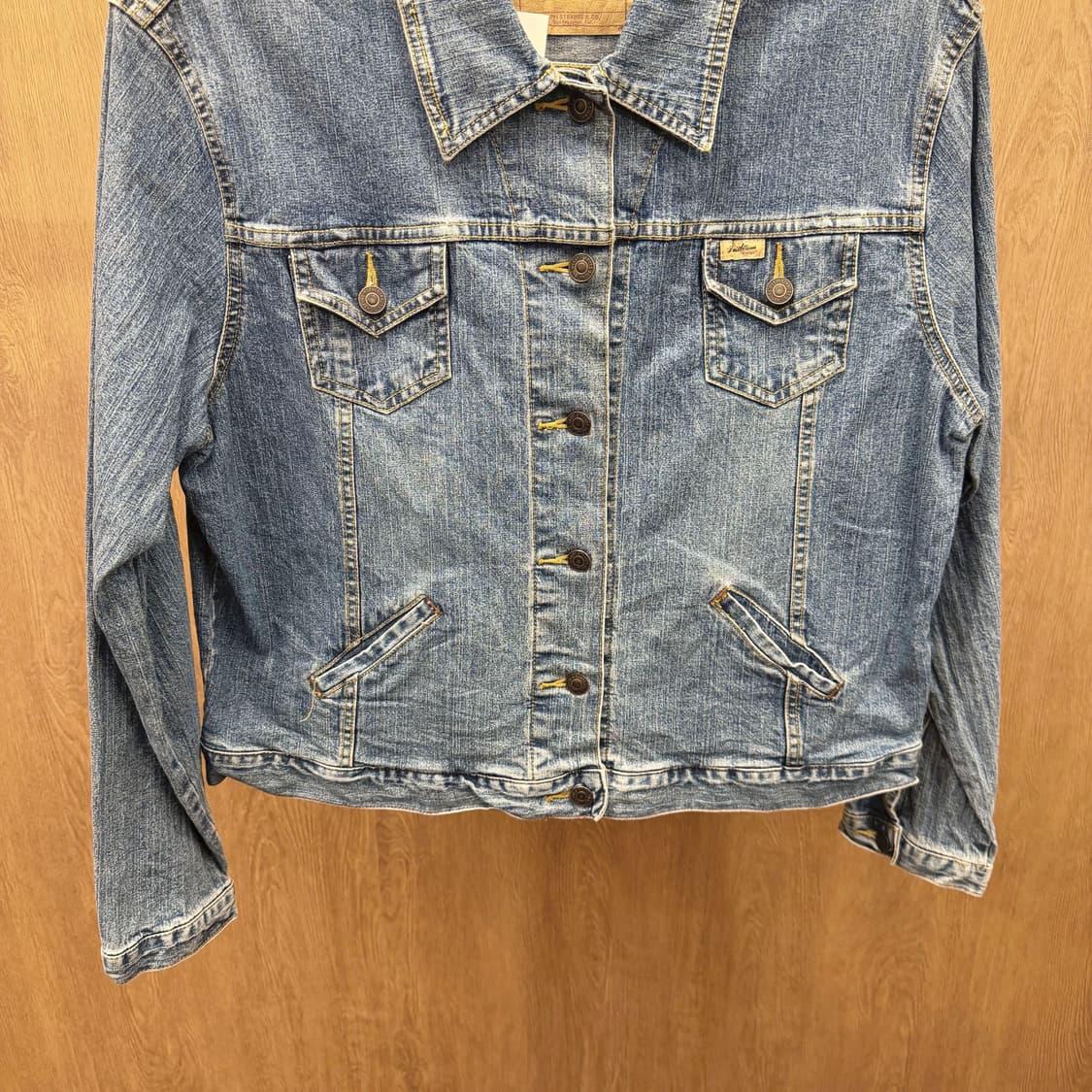 리바이스 트러커 데님 자켓 워싱 스트레치 옐로우 스티치 포켓 디테일 중청 상품이미지5