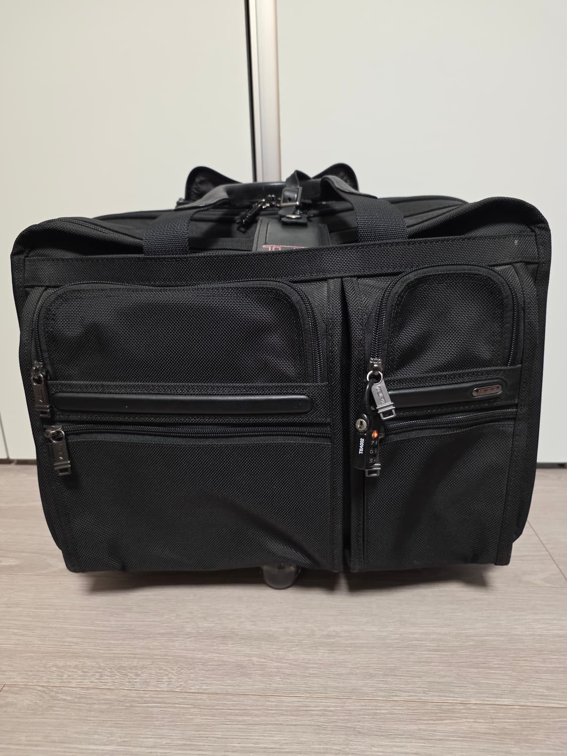 TUMI(투미) 알파 디럭스 2휠 브리프케리어 (품번: 26104D4)
 상품이미지3