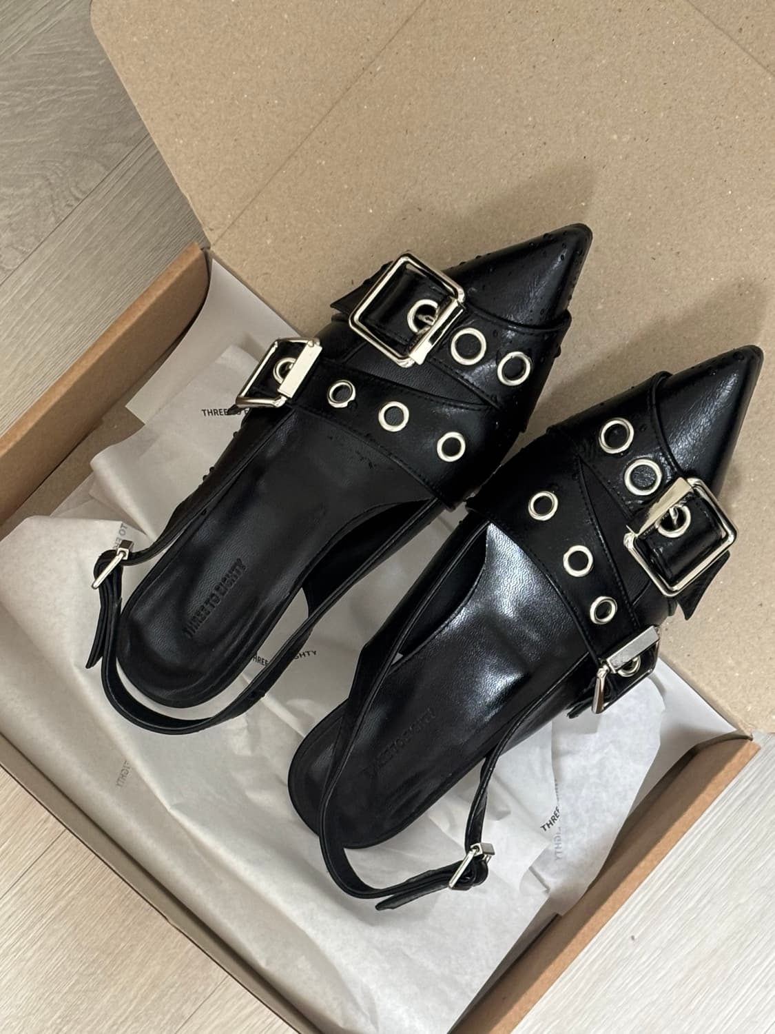 쓰리투에이티 BUCKLE SLINGBACK HEELS BLACK 235 상품이미지2