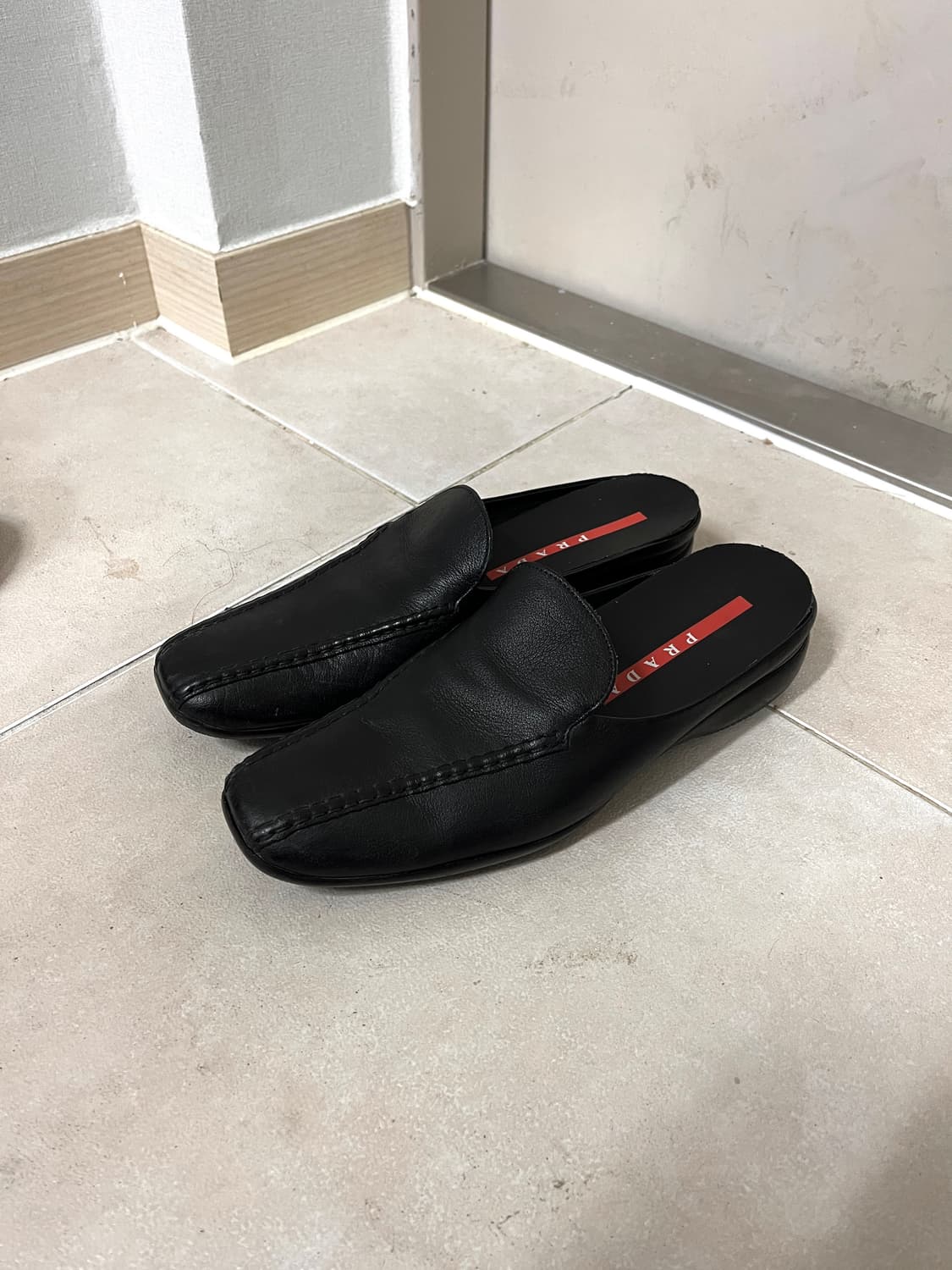 프라다 스포츠 뮬 로퍼 상품이미지1