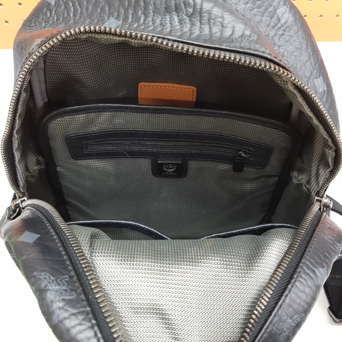 MCM 비세토스 미니 레더 스터드 백팩 상품이미지6